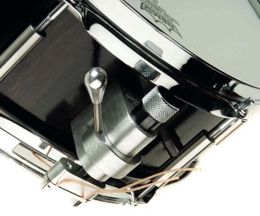The eight double-ended pipe lugs are made specially for Robert. 